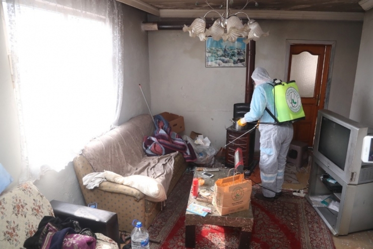 Evinden Çıkamayan Yaşlı Vatandaşların İhtiyaçları Karşılanıyor