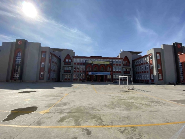 Öğretmenlerden "Evde Kalın" Mesajı