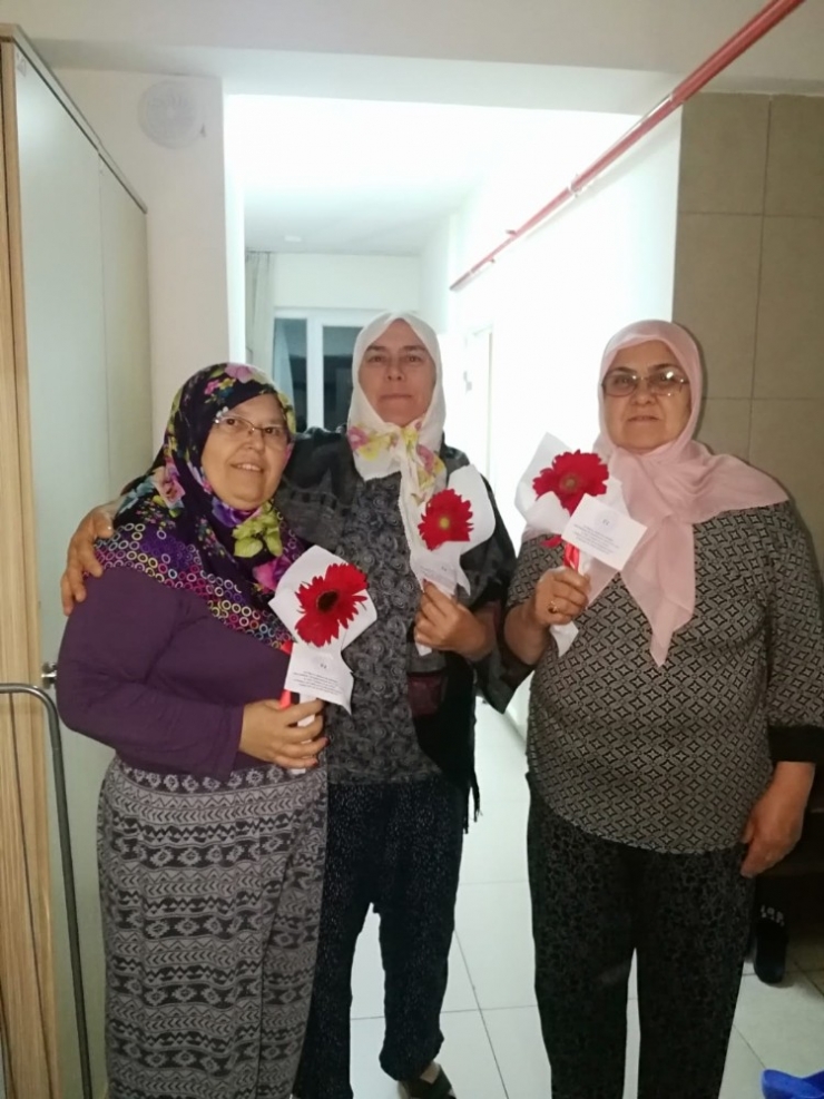 Karantinadaki Umrecilere Kandil Simidi Dağıtıldı