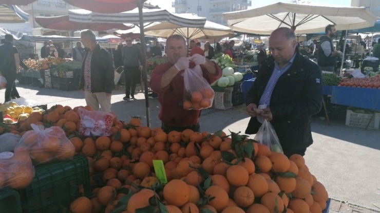 Pazarcılar Sebze Ve Meyveyi Seçtirmedi