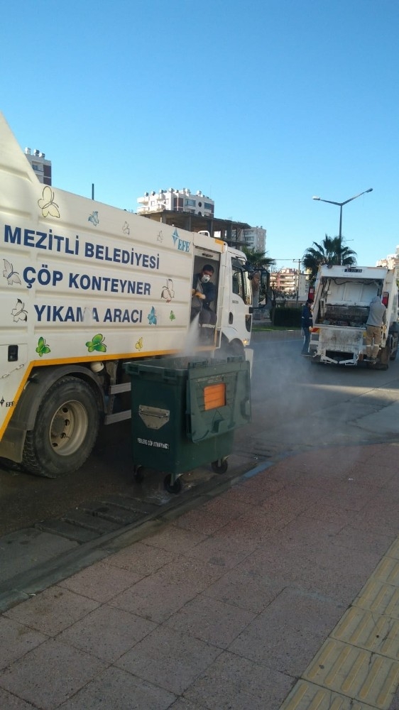 Mezitli’de Çöpler De Dezenfe Ediliyor