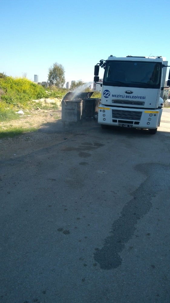 Mezitli’de Çöpler De Dezenfe Ediliyor