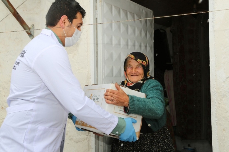 Niğde’de Yaşlılara, Bebeği Olan Ailelere Koronavirüs Hizmeti Başladı