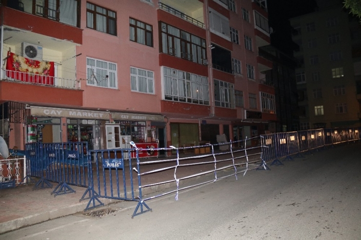 Rize’de Taşıyıcı Kolanları Zarar Gören 10 Katlı Bina Tahliye Edildi