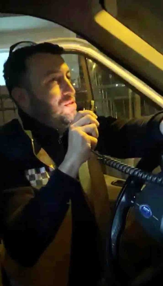 Ambulans Şoförü Destek Olan Vatandaşa Megafondan Teşekkür Etti