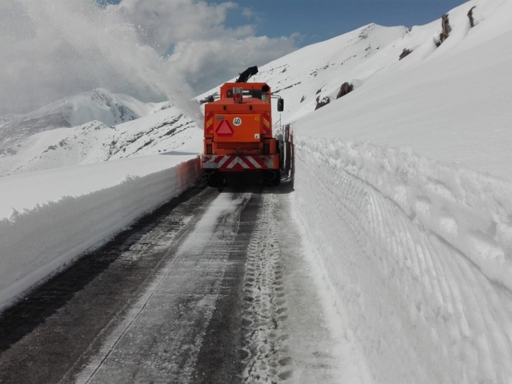 Şırnak’ta Karla Mücadele Mart Ayında Devam Ediyor