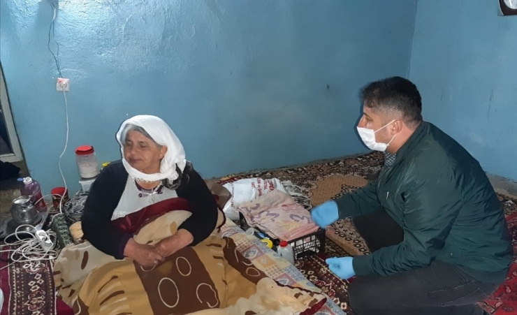 Uludere Kaymakamlığı Yaşlıların İhtiyaçlarını Karşılıyor