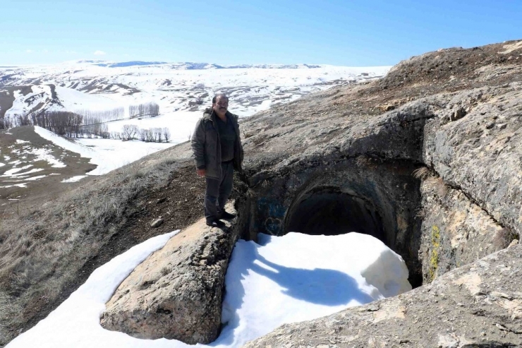 Esrarengiz Yeraltı Tüneli Gizemini Koruyor