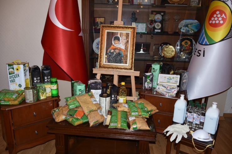 Tarsus’ta 65 Yaş Üstü 30 Bin Vatandaşa Ücretsiz Gıda Kolisi Dağıtılacak