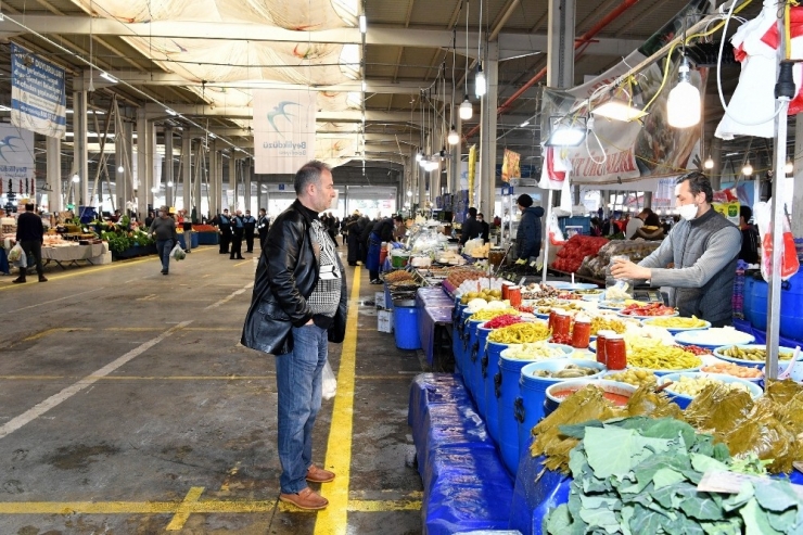Beylikdüzü’nde Pazarda Sadece Gıda Satışı Olacak
