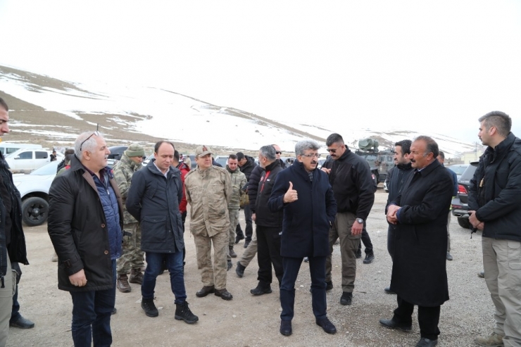 Depremzedeler İçin Konteynerler Kuruluyor