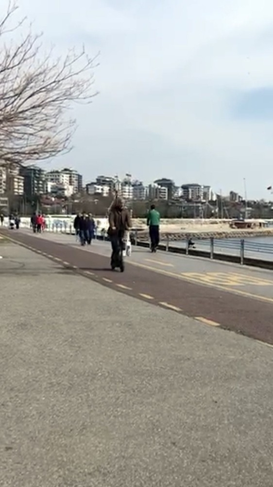 Yaşlı Vatandaşın Scooterla Sahile Çıkması Pes Dedirtti