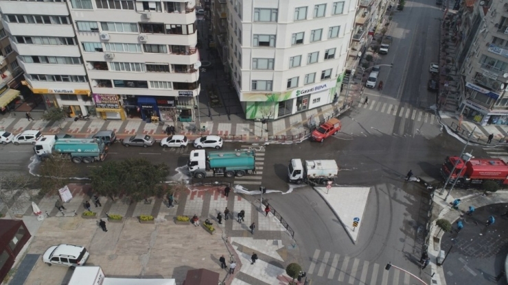 Manisa’nın Cadde Ve Sokakları Yıkanıyor