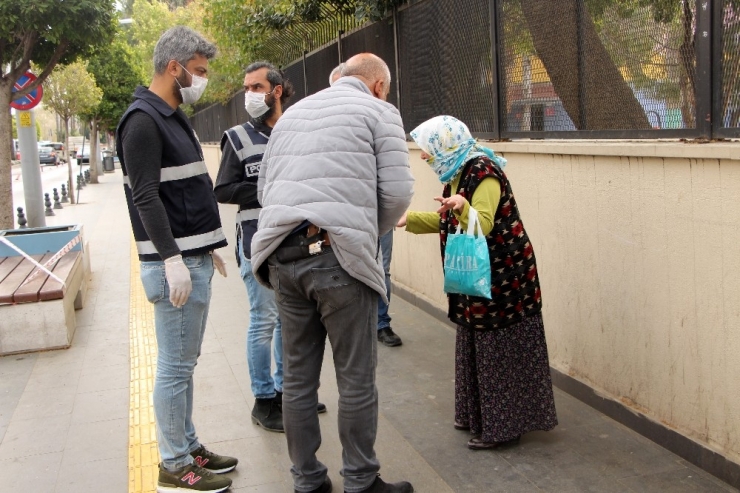 65 Yaş Üstü Ve Kronik Rahatsızlığı Olan Bazı Vatandaşlar ’Sokağa Çıkma Yasağı’nı Hiçe Sayıyor