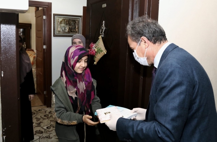 Adıyaman’da Evlere Kitap Servisi