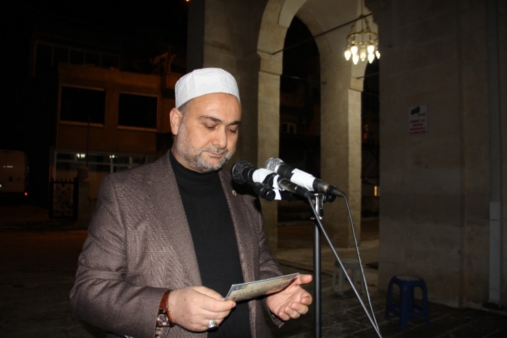 Yatsı Ezanı Sonrasında Adıyaman’daki Camilerden Dualar Yükseldi