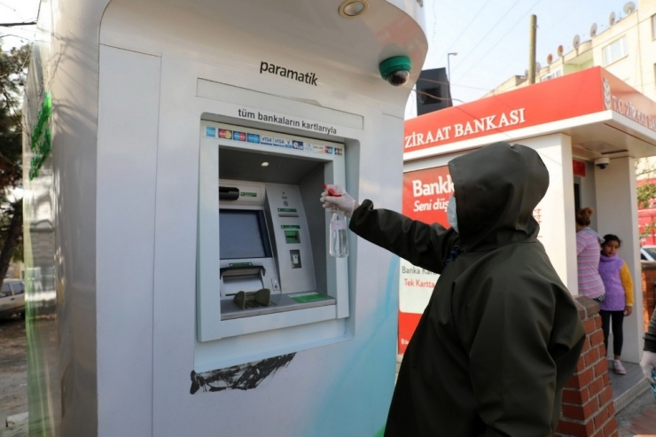Akhisar Belediyesi Atm’leri Dezenfekte Ediyor