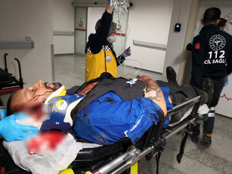 Genç Kız, Arkadaşını Pompalı Tüfekle Vurdu