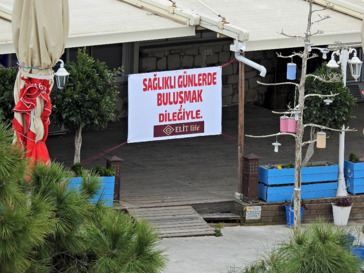 Alaçatı Sokakları "Sağlıklı Günlerde Buluşmak Dileğiyle" Boşaldı