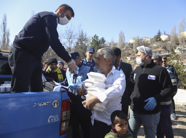 Ankara’da Kağıt Toplayıcılarına Kumanya Dağıtımı