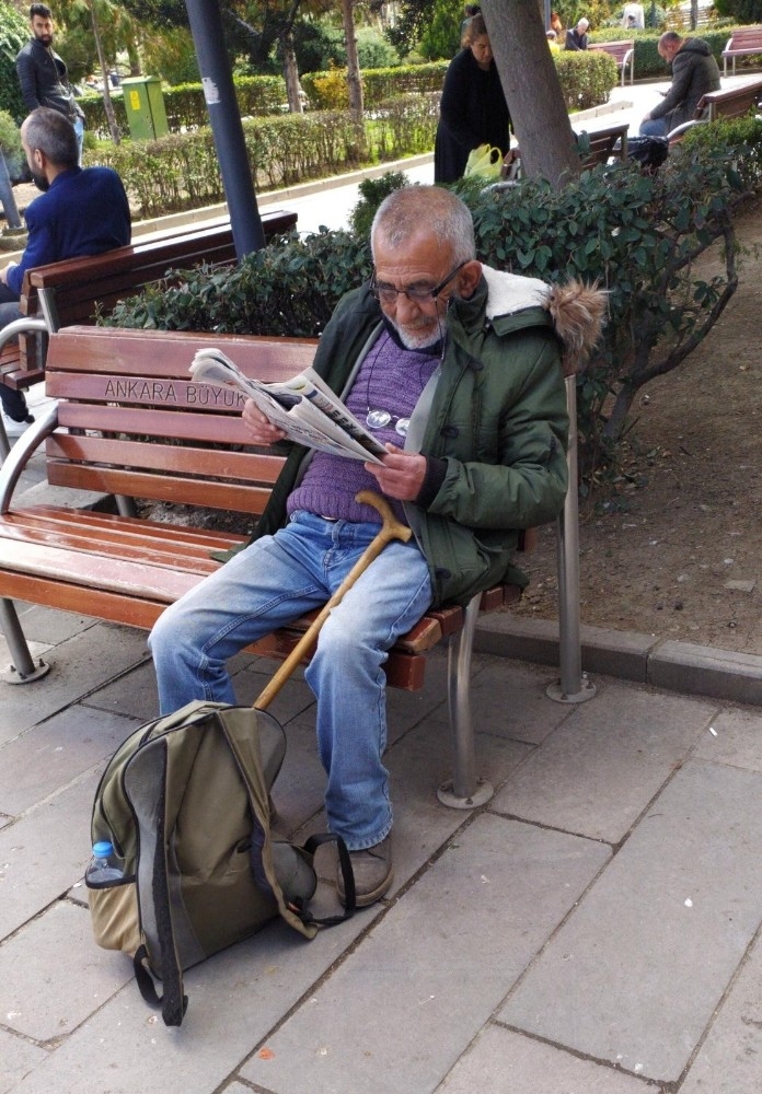 Ankara’da Yasağa Uymayan 65 Yaş Üstü Vatandaşlar Polis Tarafından Uyarıldı