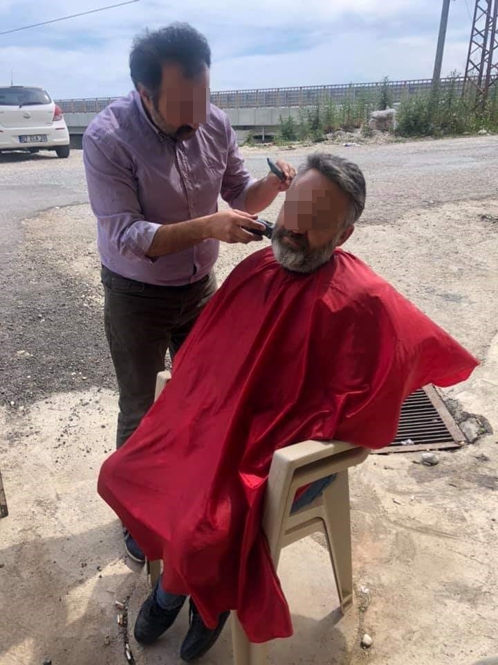 İş Yerleri Kapatılan Berberler Sosyal Medyadan İlan Verip Evlere Gidiyor