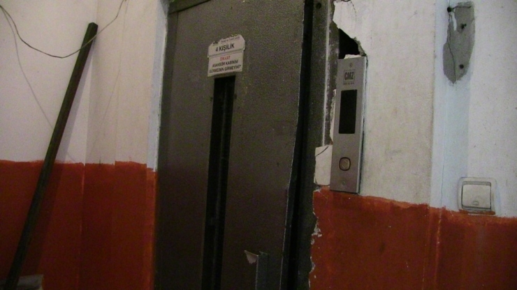 Artvin’de Asansöre Sıkışan Kadın Hayatını Kaybetti