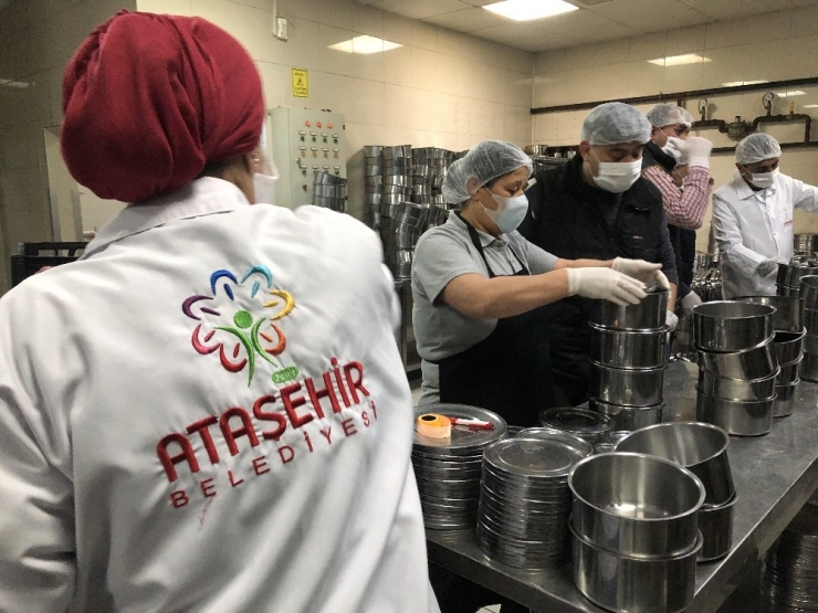 Ataşehir’de 65 Yaş Üstüne Evde Sıcak Yemek Ve Ekmek Desteği