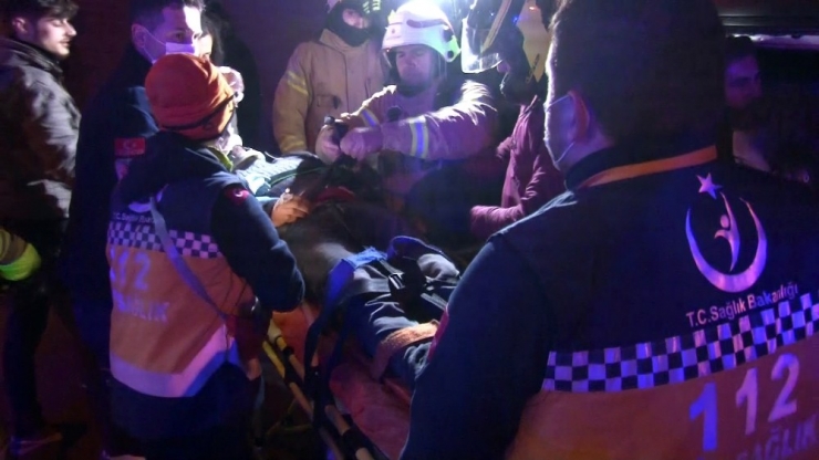 Avcılar’da Otomobil İle Panelvan Araç Çarpıştı: 2’si Ağır 4 Yaralı