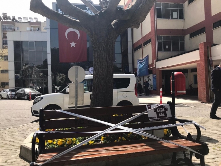 Efeler’de Banklara Şerit Çekildi