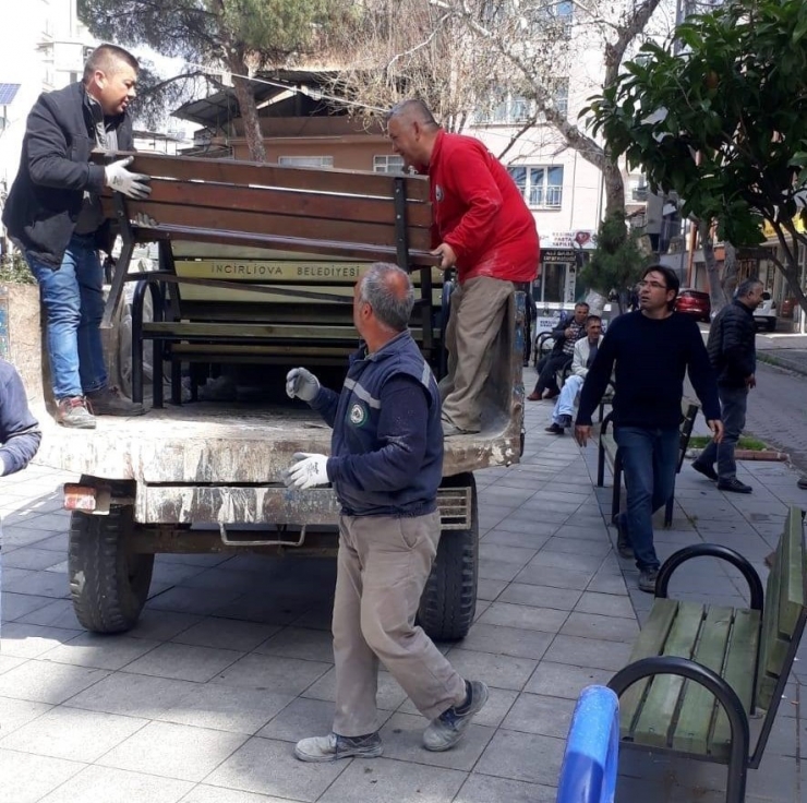 İncirliova’da Belediye Bankları Kaldırıyor