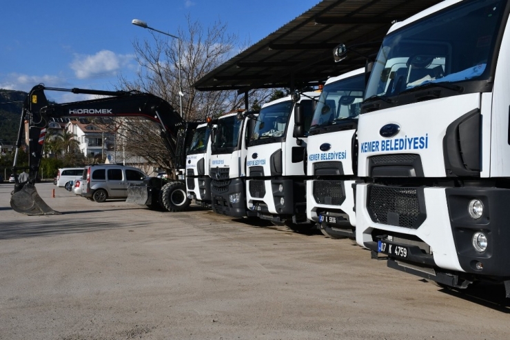 Kemer Belediyesi, Araç Filosunu Yeniliyor