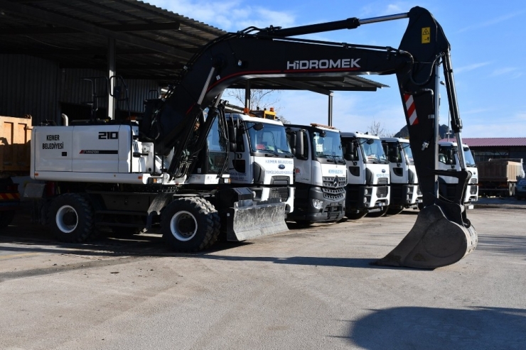 Kemer Belediyesi, Araç Filosunu Yeniliyor