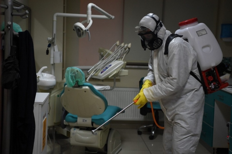 Kartepe Belediyesi Diş Hastanesini Dezenfekte Etti