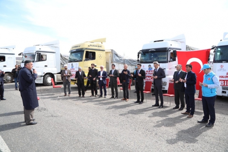 Bingöl’den İdlib’e 12 Tır İnsani Yardım Malzemesi