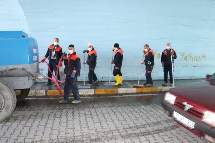 Birecik’te Kentin Her Noktası Dezenfekte Ediliyor