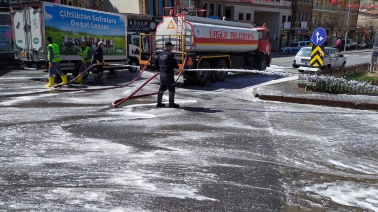 Ürgüp’te Çarşı İçi Dezenfektanlı Su İle Yıkandı