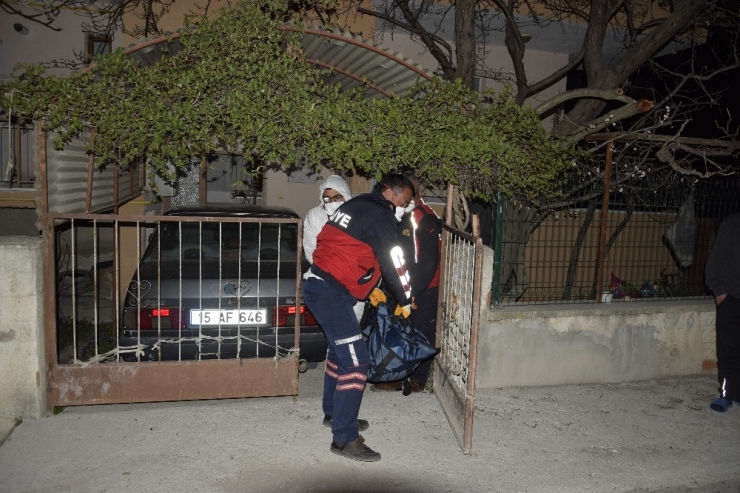 Komşuları İki Gündür Köpeklerini Dolaştırmadığını Fark Edince Öldüğü Ortaya Çıktı