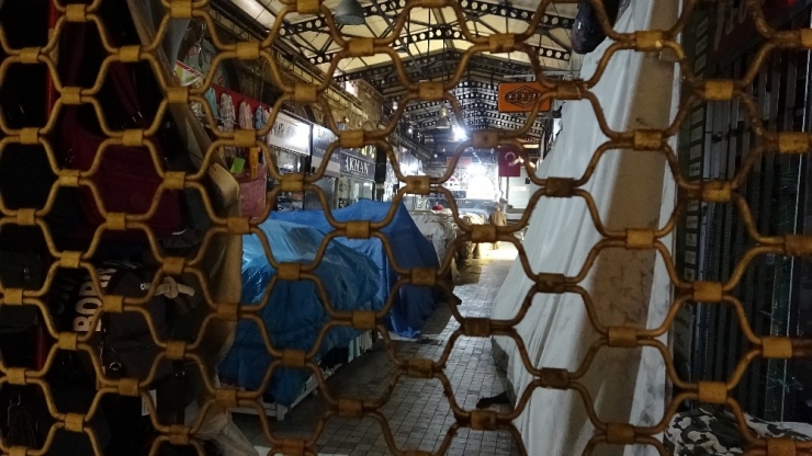 4 Bin Mağaza Bulunan Tarihi Kapalı Çarşı Ve Hanlar Kapılarını Kapattı