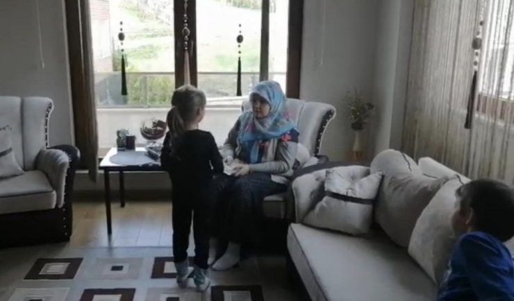 Anneanne Ve Torunundan ’Evde Kal Türkiye’ Videosu
