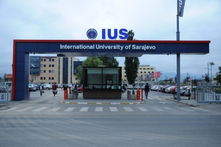 Bosna’da Okuyan Türk Öğrencilerden "Evinde Kal" Mesajı