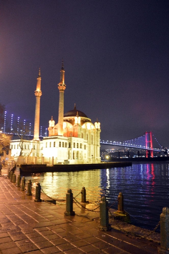 Yatsı Ezanının Ardından Camilerde Korona Virüse Karşı Dua Okundu