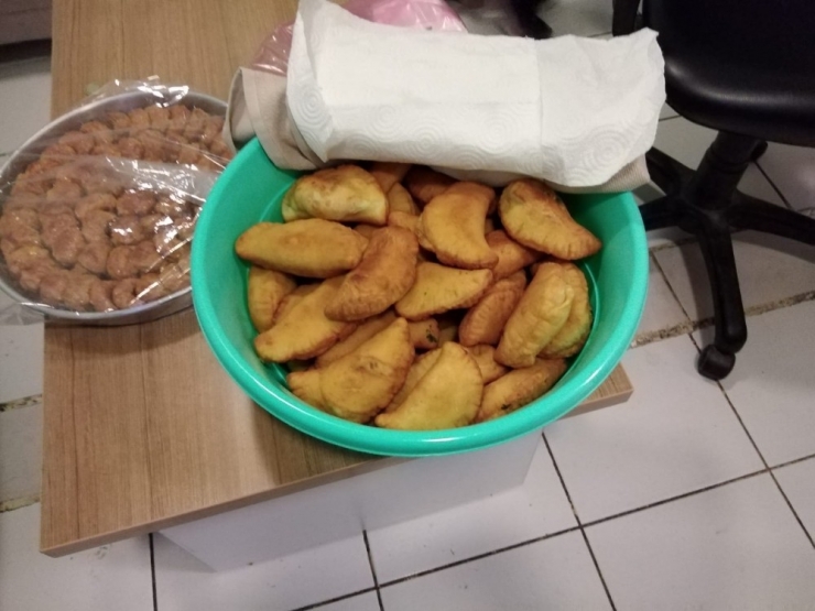 Elleriyle Yaptığını Sağlıkçılara Götürdü