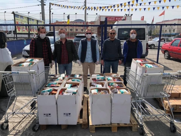 Gençler Yardım İçin Kolları Sıvadı