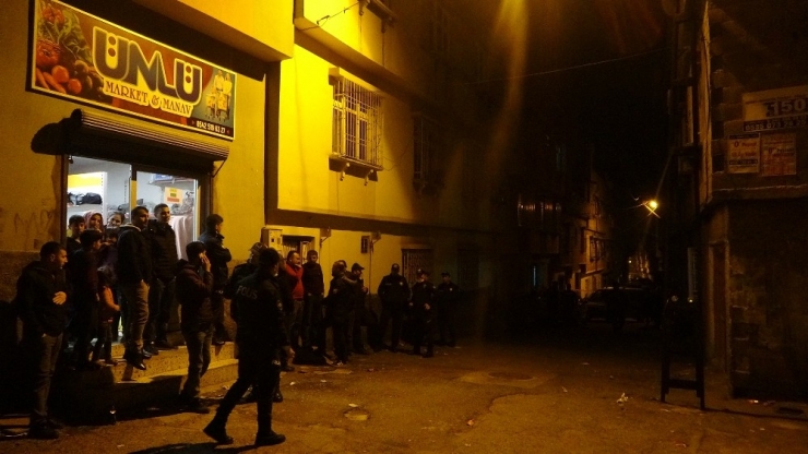 Ağabeyini Vurdu Kendini Eve Kilitledi