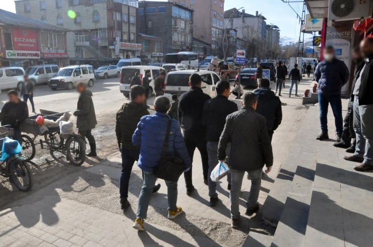 Yüksekova Halkı ‘Evde Kalın’ Çağrılarına Uymadı