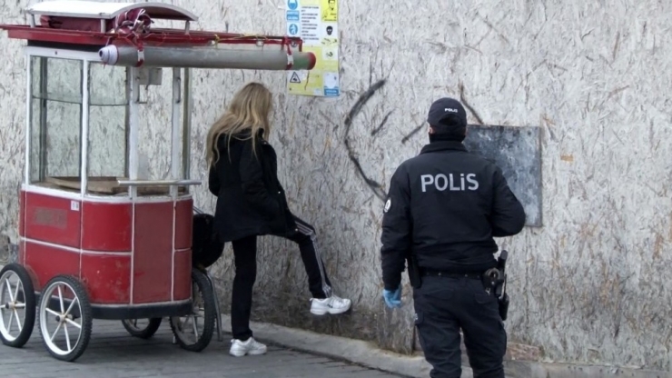 Taksim’de Hastaneden Kaçan Korona Virüs Şüphelisi Genç Kız, Polisi Alarma Geçirdi