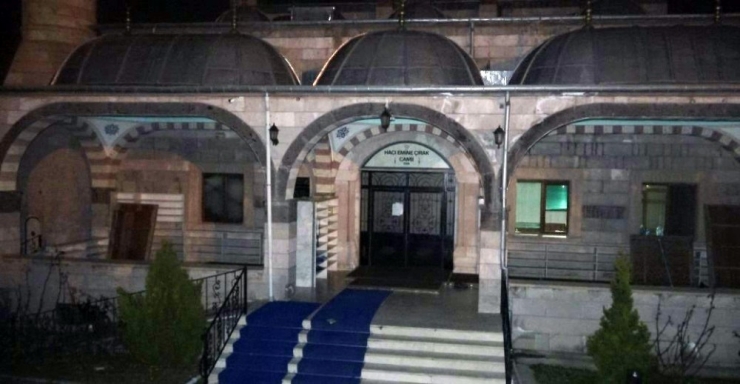 Camilerden Korona Virüs Salgınının Son Bulması İçin Dua Sesleri Yükseldi