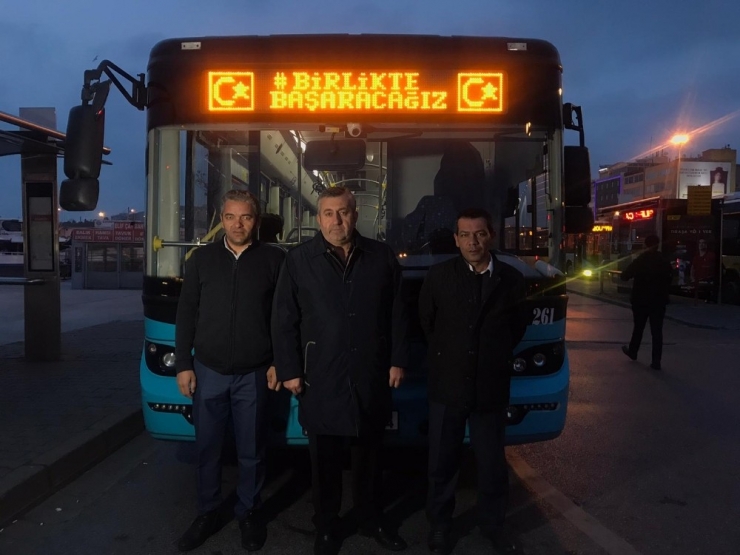 İstanbul’da İett Ve Özel Halk Otobüslerine Korona Virüse Karşı " Birlikte Başaracağız" Yazıları Asıldı