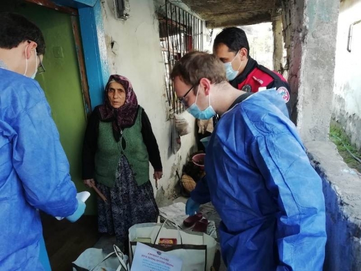 Karabük Ve İlçelerinde Yaşlıların İhtiyaçlarını Ekipler Karşılıyor